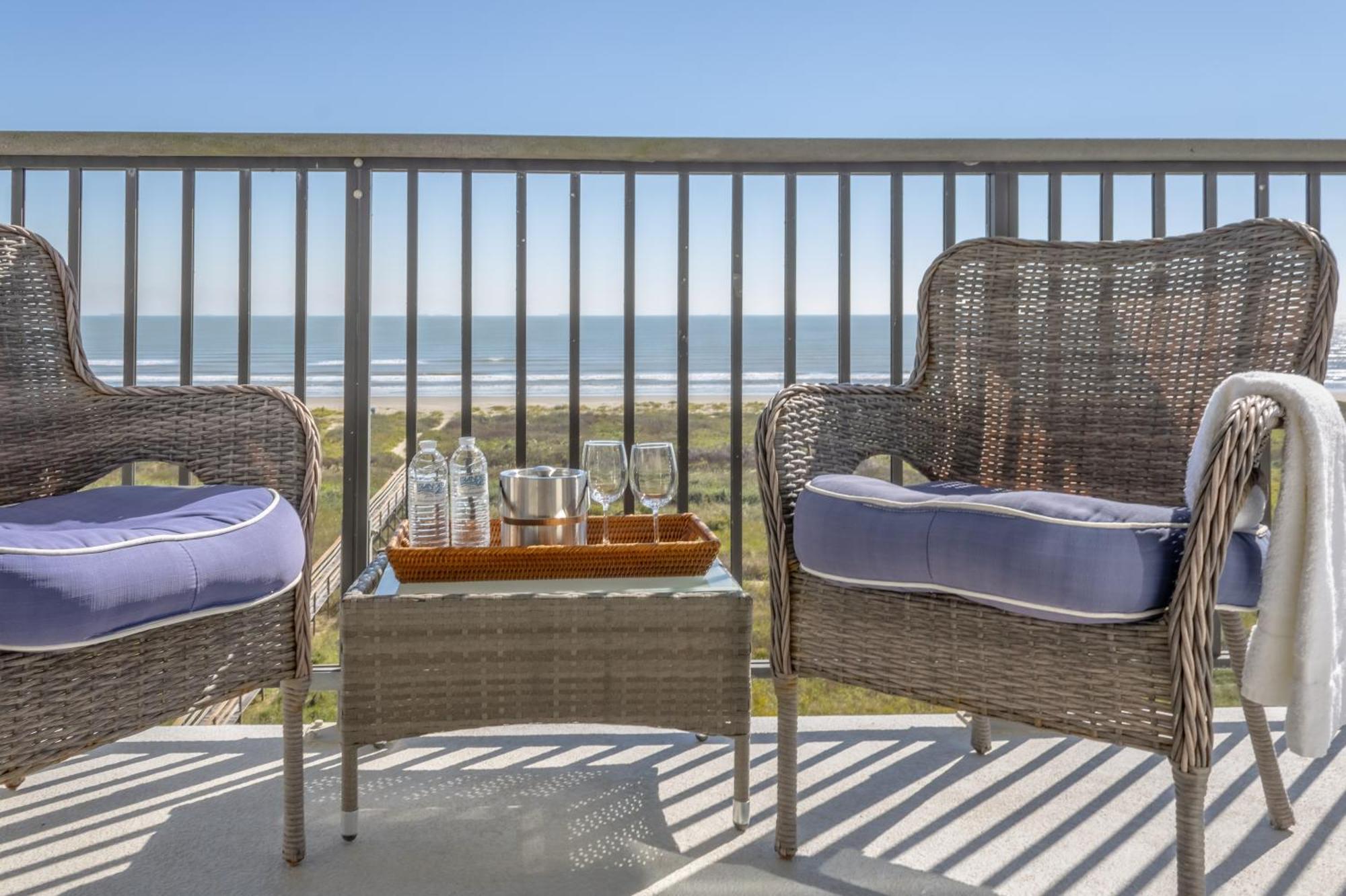 Islander East Condominiums Galveston Room photo