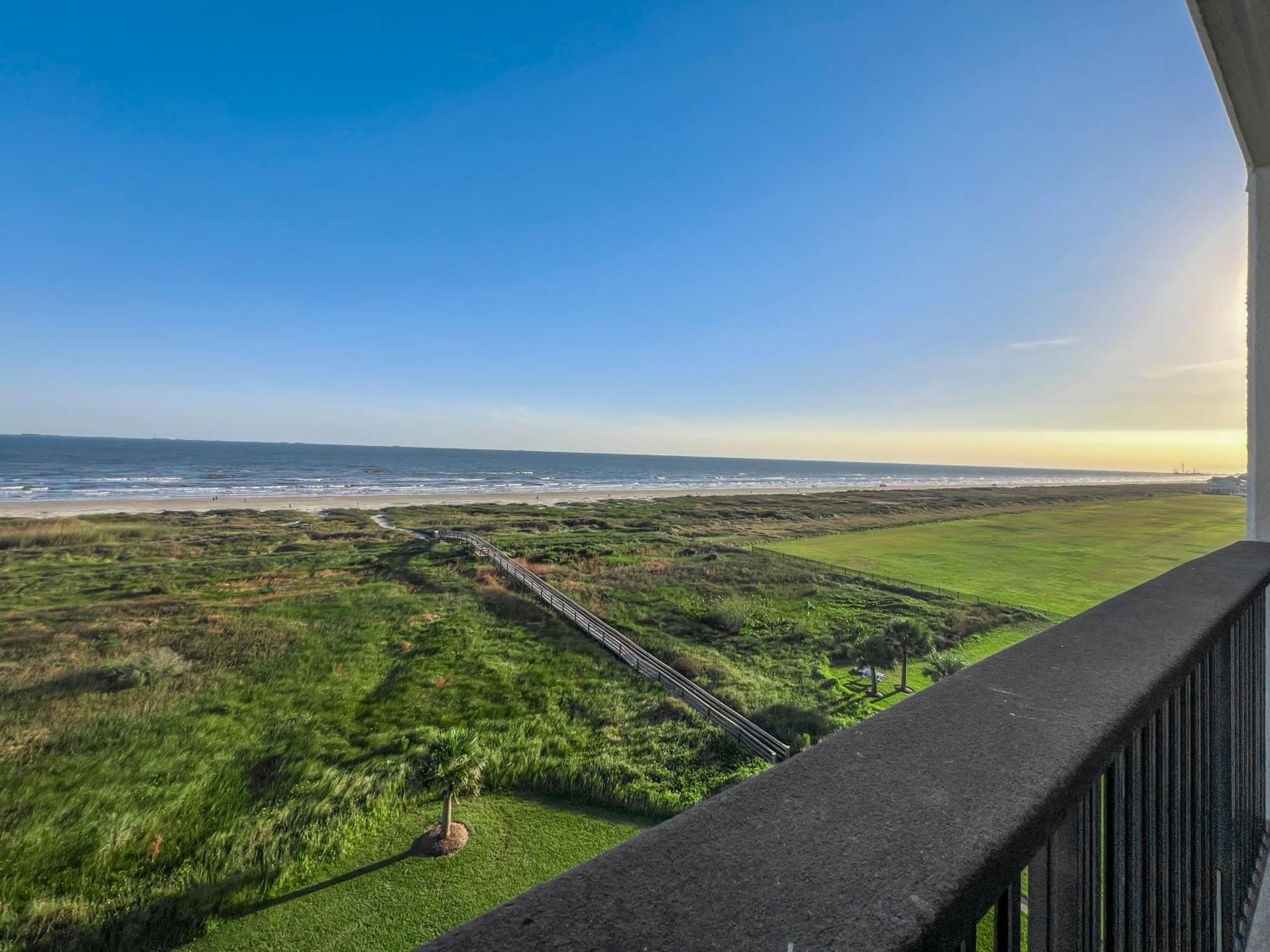 Islander East Condominiums Galveston Room photo
