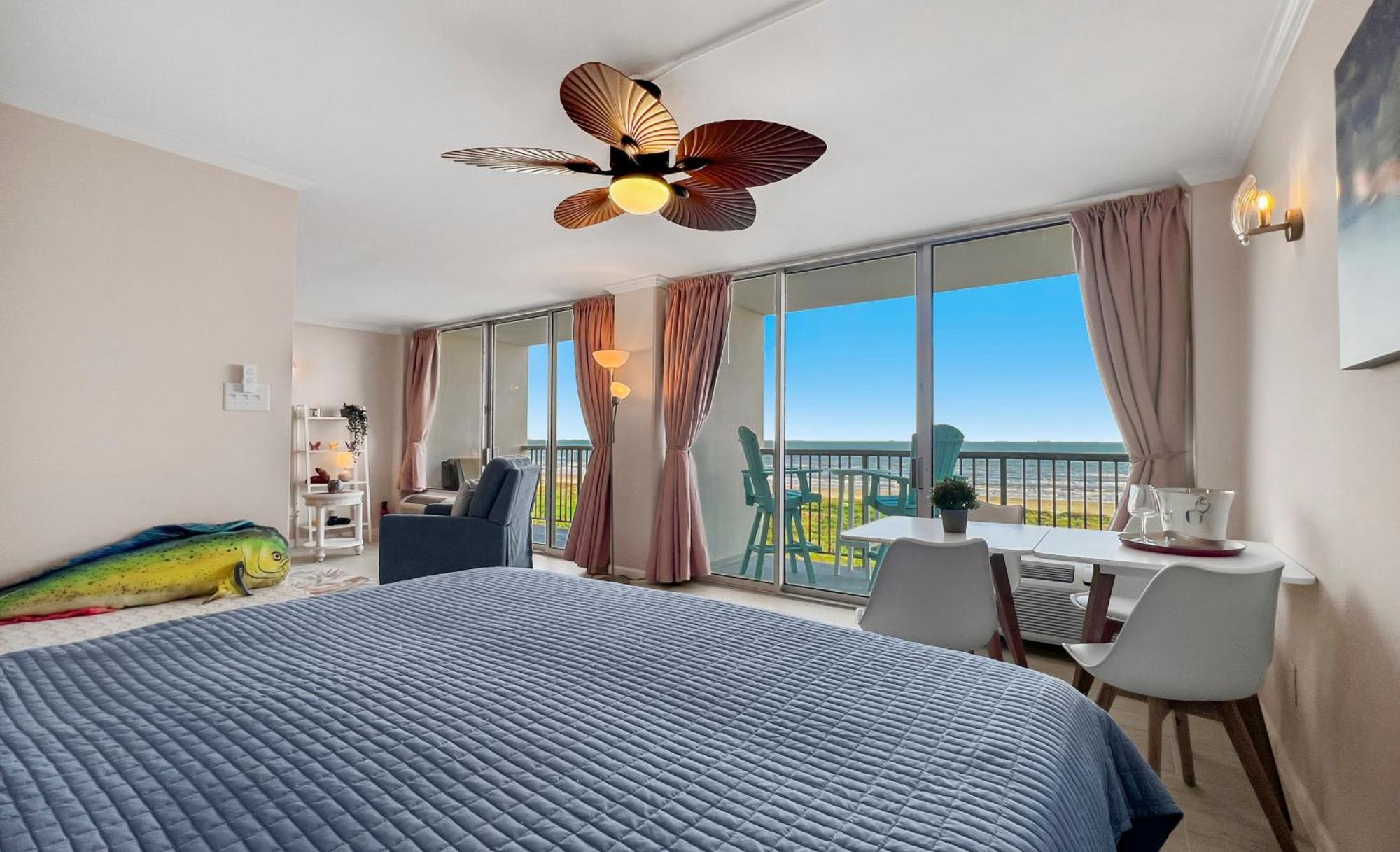 Islander East Condominiums Galveston Room photo